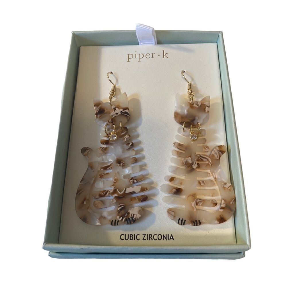 Piper k Acrylic Long Drop Tabby Cat Earrings. Adorable!